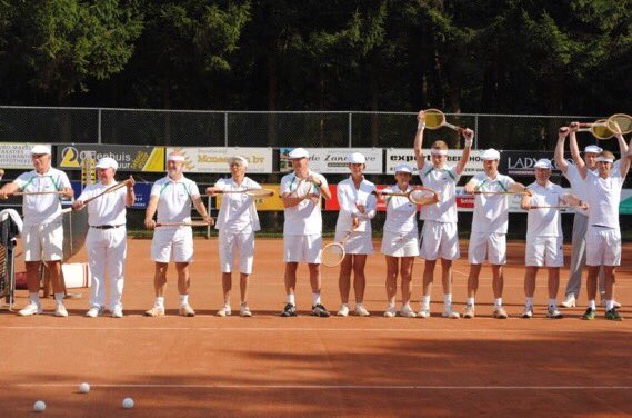 Wij zijn weer klaar voor een nieuw #classictennis seizoen #tennis #houtjes #witteballen 🏆🎾