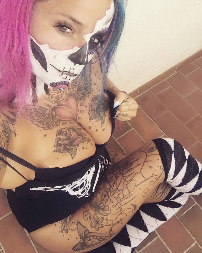michaelvorster1's tweet photo. "@lucylu7774: @armonie2014 @onlytattoosgirl Angela you are my amazing friend love you ❤️��❤️�� happy Saturday to all https://t.co/Ioc55ktbDP