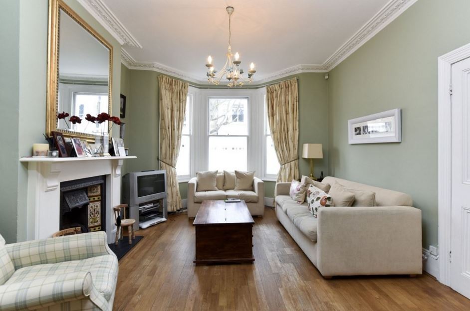 Immaculate 5 bed, Victorian house with cellar &amp; garden situated on Longbeach road #Battersea ow.ly/ZTLoC