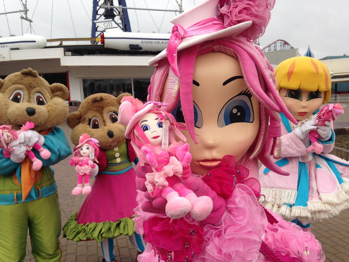 EntsTeamBPB's tweet photo. #KandyFloss @Pleasure_Beach #blackpool with her very own #doll , get yours today 💕 #BPB https://t.co/ntaZoW0HS5