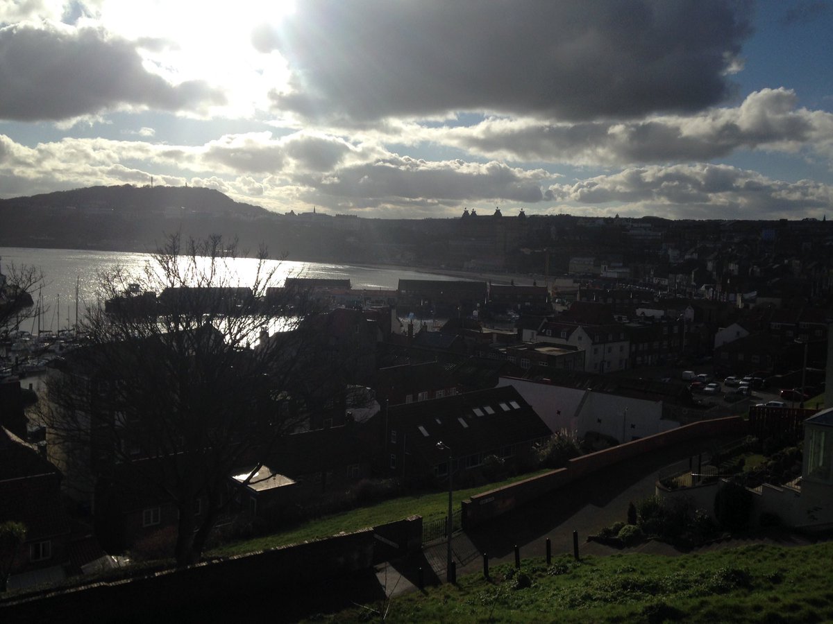 The suns stealing light again @AWalkWithMyCam @YorksCoastRadio @Andy_McCauley <a href="/wereyorkshire/">We are Yorkshire</a> <a href="/Yorkshire_IP/">Yorkshire In Photos</a> #Easter