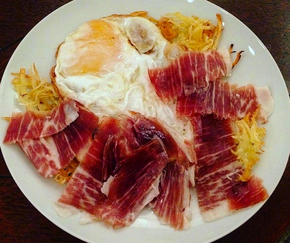 jamonaddiction's tweet photo. Regram @IbericoClub #jamonaddiction #jamón #spanishham #ham #huevosyjamón https://t.co/wpDrOsroVG