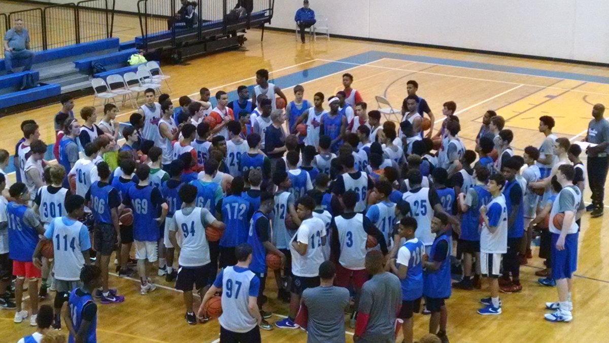 Players from all over TX @TexasHoopsGASO Combine/Academic session. Skill work/Instruction/Games = TalentEvaluation.