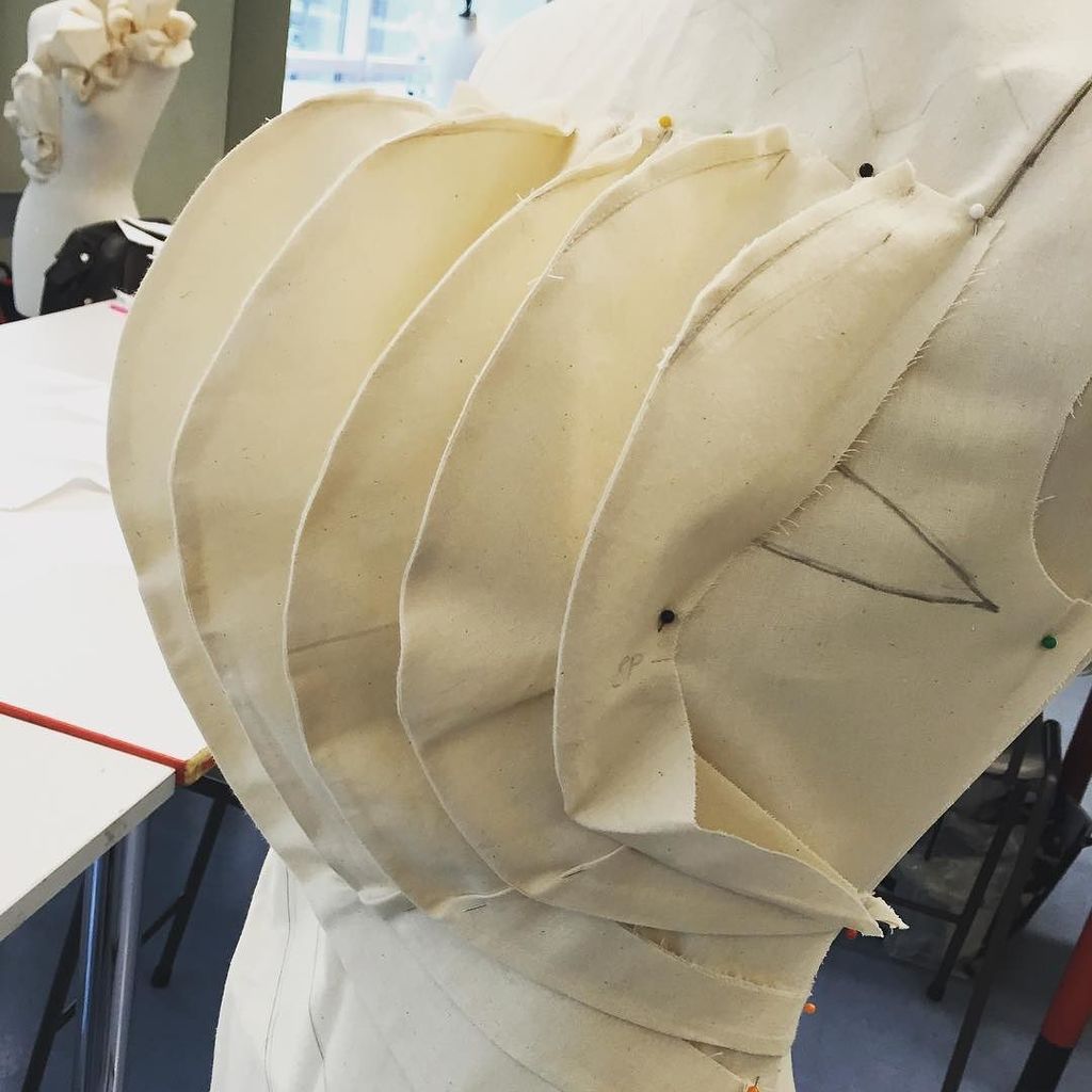 bafashionsos's tweet image. Creative Pattern Cutting - jabara development #sosfashionba #creativepatterncutting #patte… ift.tt/1RCj7rj