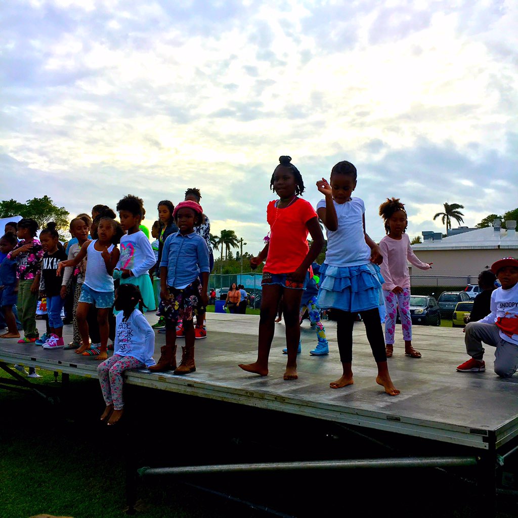 MizBurns's tweet photo. #Bermunity
Kids having fun on a #GoodFriday. 
#GoodFridee #inBermuda https://t.co/xg2uy5pDVR
