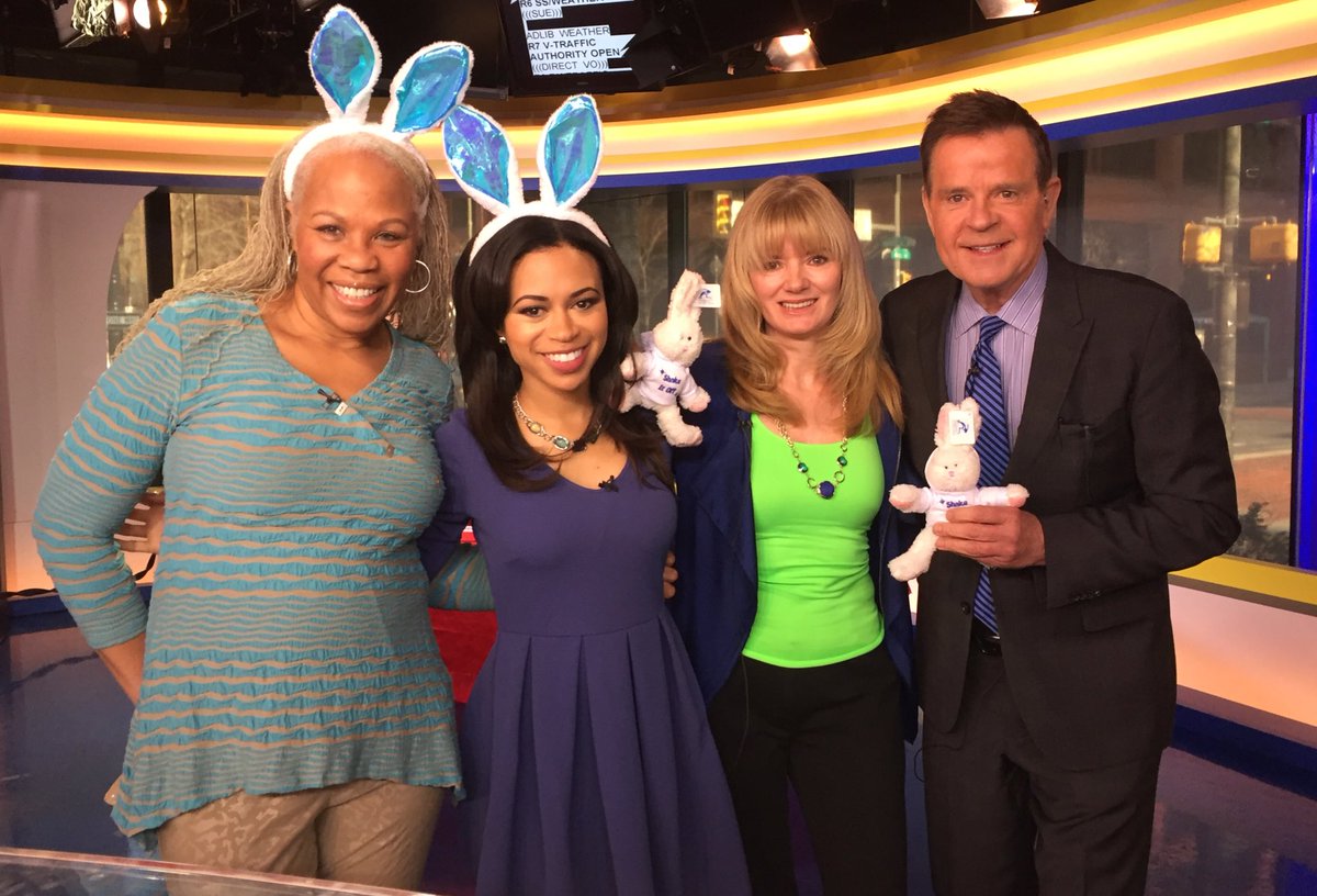 AlexHolleyFOX29's tweet photo. #Phillyrabbitrun is going on right now at the @phillyzoo! Ppl are running to support the Parkinson's Disease fight https://t.co/0q81QXhZI1