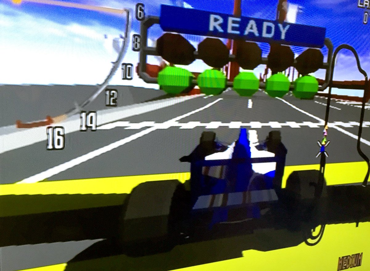 Arunotaku's tweet photo. Ma #PS2 pucée, je peux enfin rejouer à #VRFlatOut dans de bonne condition ! :D #Sega #3DAGES #VirtuaRacing #Arcade https://t.co/W6Ot06mbZ3