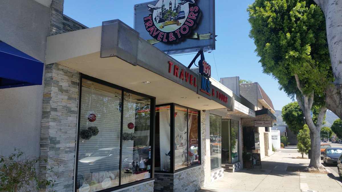 britenclear's tweet photo. Thank you Ms. Travel for being a new @britenclear client. #Travel #Windowcleaning #Windowwashing #Britenclear https://t.co/owyW7gvRxQ