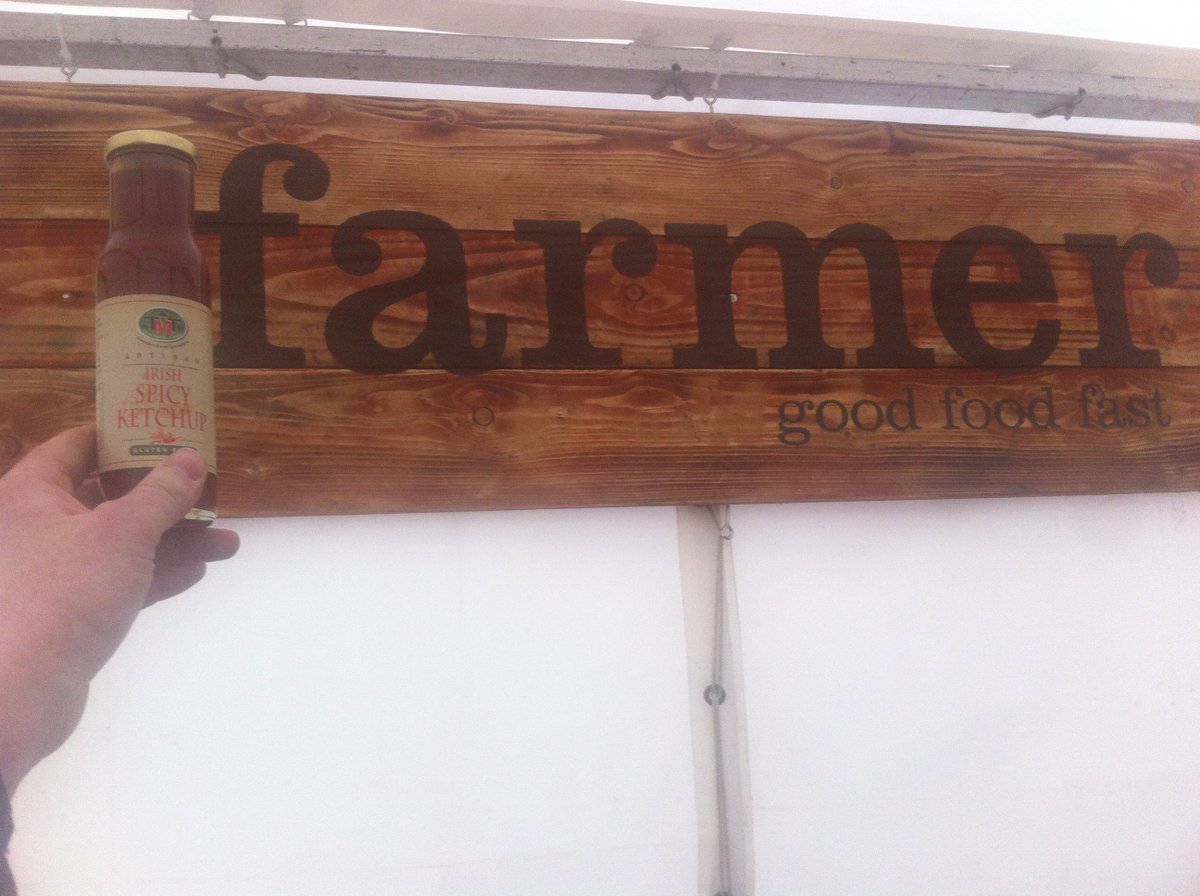 friendlyfarmer's tweet photo. You need to be daft to be in this game - Ned Crowe of @Crowesfarm supplied the ketchup for @FastfoodFarmer #GF16 https://t.co/2uubKMEcrJ
