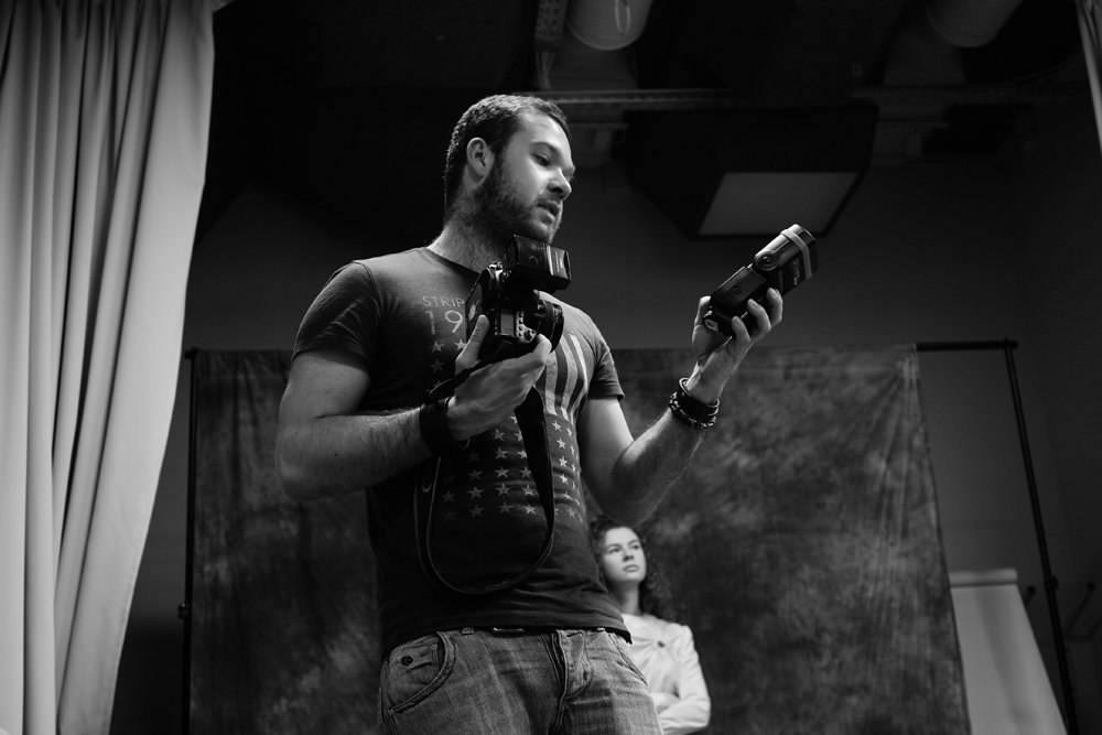 fragique's tweet photo. Провел второй воркшоп для #Canon, в этот раз рассказывал про speedlight'ы с практической частью #canonworkshop https://t.co/u1DJYMYVF8
