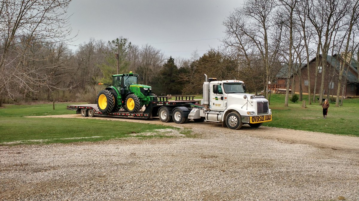 shawn_mcewen's tweet photo. New planting tractor is here! @BecksHybrids #commitmentrewards #plant16 @jmac_mcewen https://t.co/RlMR0GlK3A