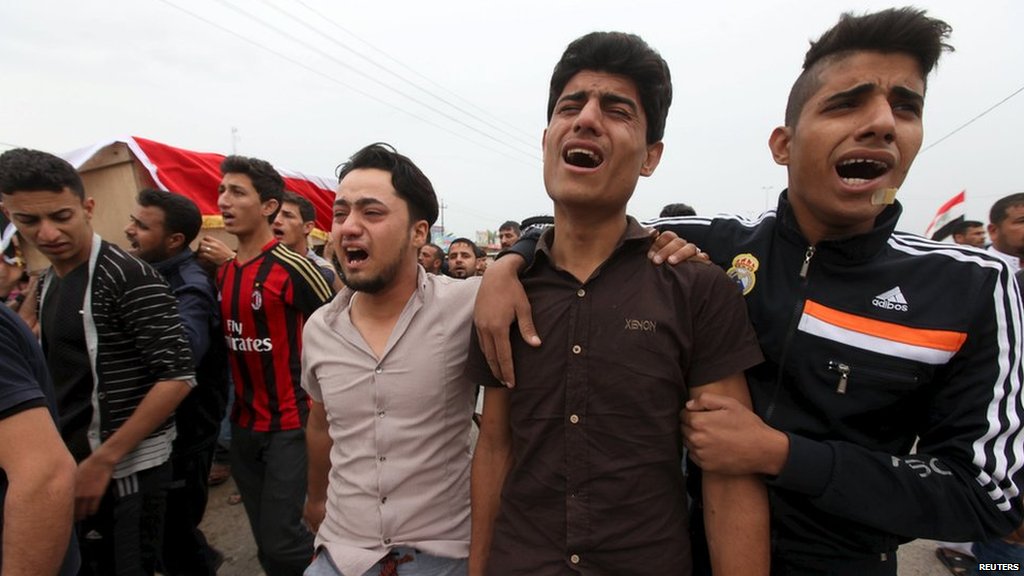 BBCWorld's tweet photo. Iraq buries victims of suicide attack on football match by so-called Islamic State

https://t.co/sndLmvhxEX https://t.co/8sHjBubyyY