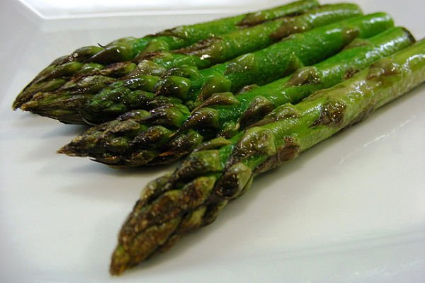 ¿Sabías que comer espárragos ayuda a reducir los síntomas de la resaca? bit.ly/1RiSaJ1