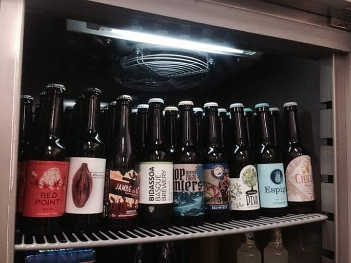 Un aperitivo en #BarCarB?Os esperamos a partir de la 1 y luego por la tarde.Feliz sábado Caraberos! NUEVA DENTRO 10