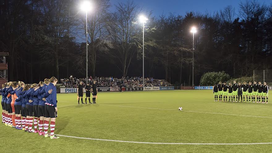 #VIDEO eerbetoon aan nummer 14 tijdens PSV Vrouwen - #AjaxVrouwen ajax.nl/streams/ajax-a…