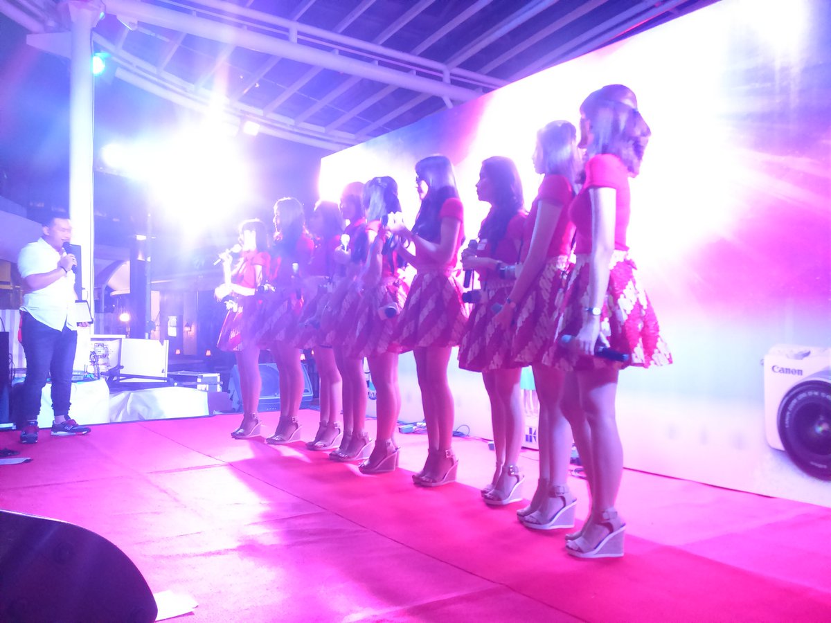 WeCanBeWinners's tweet photo. Saatnya Cherrybelle perform nih di @beachwalk_bali 🙌
@canon_indonesia 
#CanonCherrybelleTourBali https://t.co/yh7Ap8dJRh