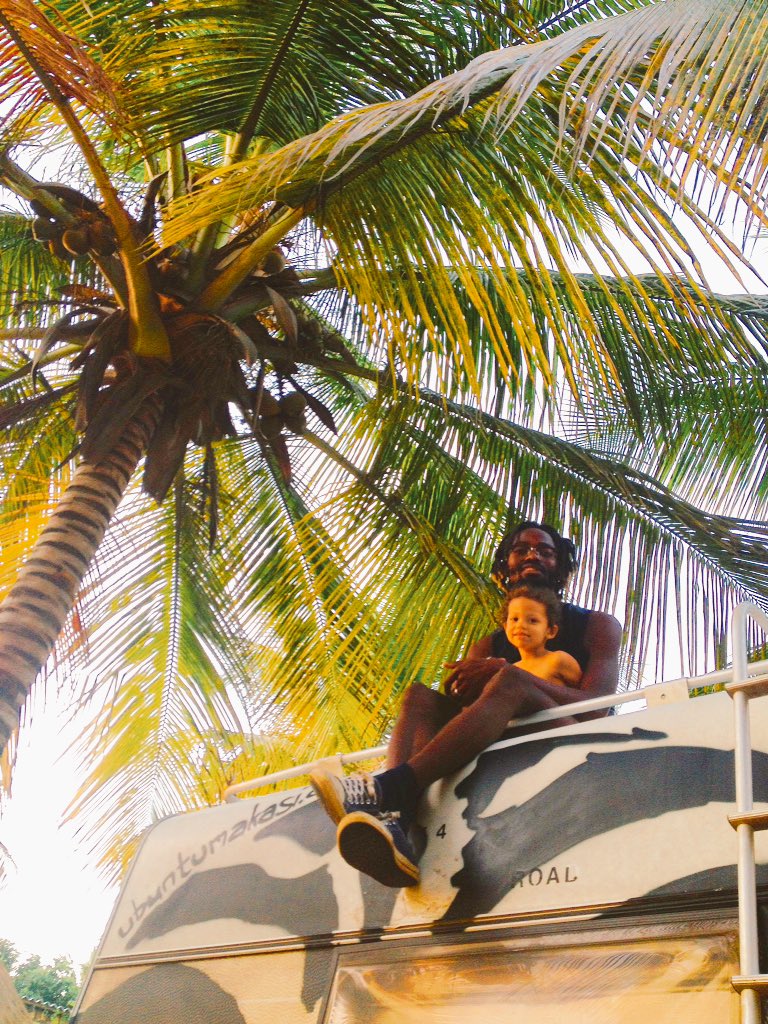 UbuntuMakasi's tweet photo. #Mozambique #Memories - #Relaxing when waiting #AfricanTime #UbuntuMakasi #travelAfrica #storytelling #travelwithkid https://t.co/ro6fA0prtP