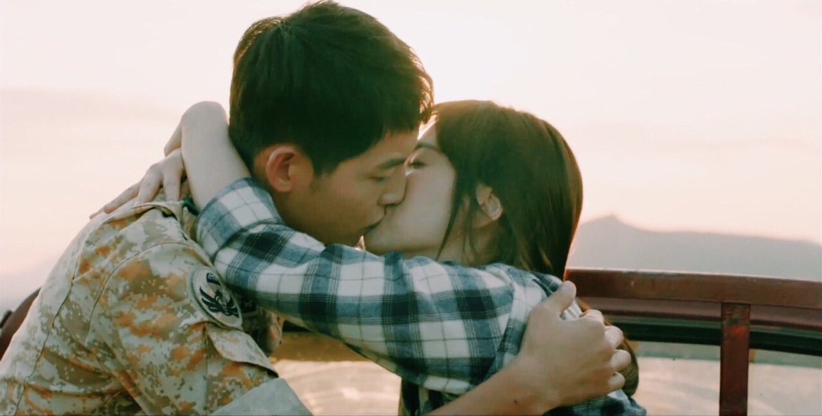 jkxjg's tweet photo. 'Would I apologize or admit that I love you?' 😝😳 #DescendantsOfTheSun https://t.co/rBqU8Xa6ub