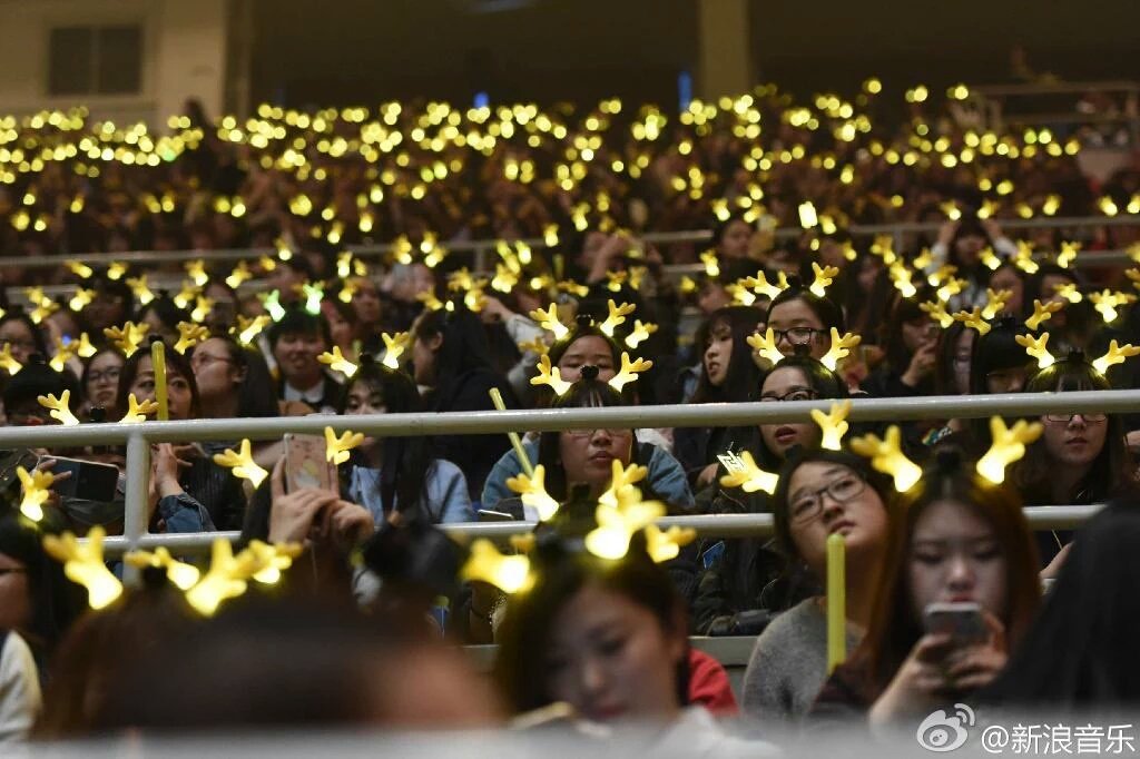 sehunksg's tweet photo. The most beautiful of yellow ocean made of deer antlers by LuFans #LuHan1stChinaTour https://t.co/65pGrKM05T