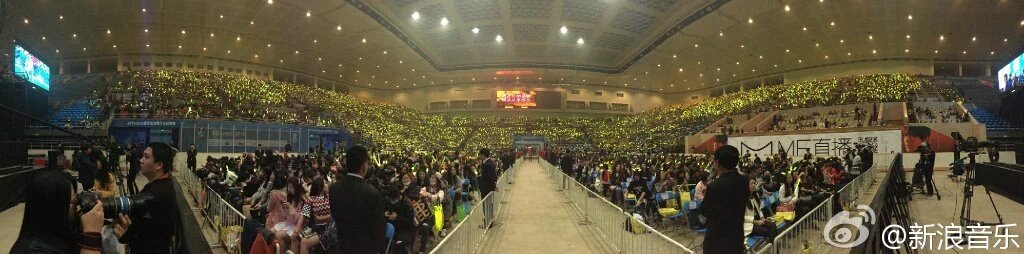 sehunksg's tweet photo. The most beautiful of yellow ocean made of deer antlers by LuFans #LuHan1stChinaTour https://t.co/65pGrKM05T