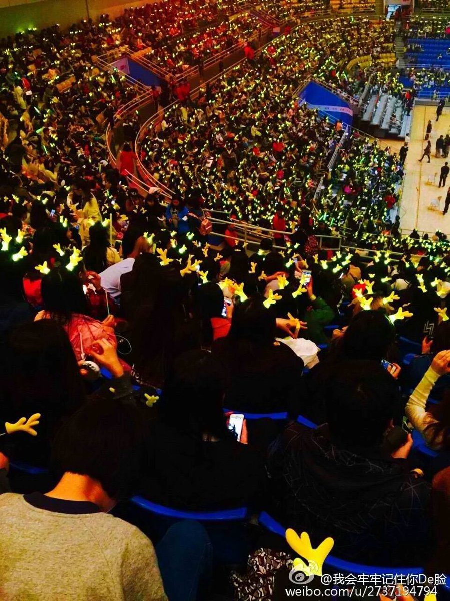 sehunksg's tweet photo. The most beautiful of yellow ocean made of deer antlers by LuFans #LuHan1stChinaTour https://t.co/65pGrKM05T