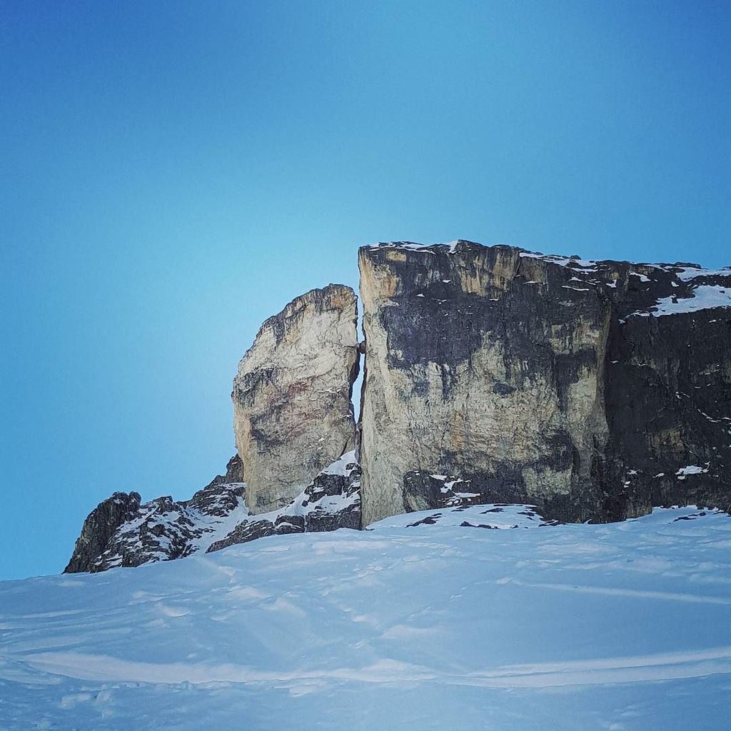 MontagneJadore's tweet photo. The split rock, la Roche Fendue 📷 🔝
#savoiemontblanc #savoie #frenchalps #alps #alpes #laplagne #maplagne #paradisk… https://t.co/2dDXMxJ6PA