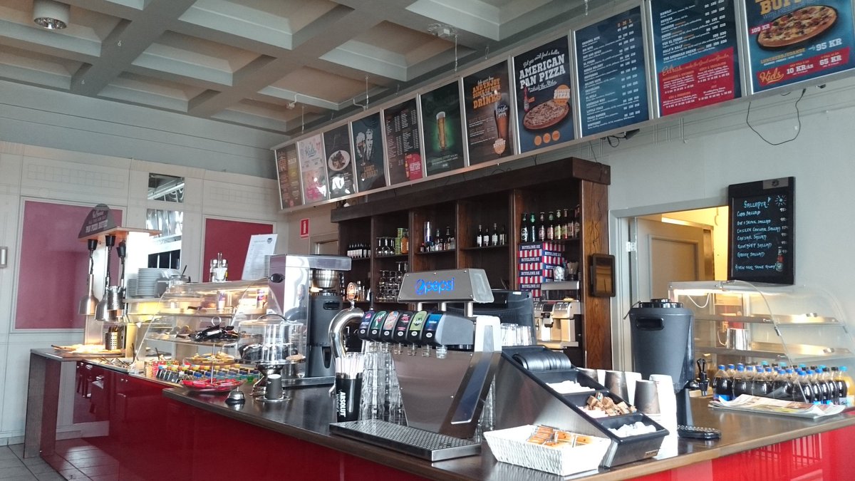 AslundKen's tweet photo. Väntar på pizzan #biteline https://t.co/vJANB1Dlnh