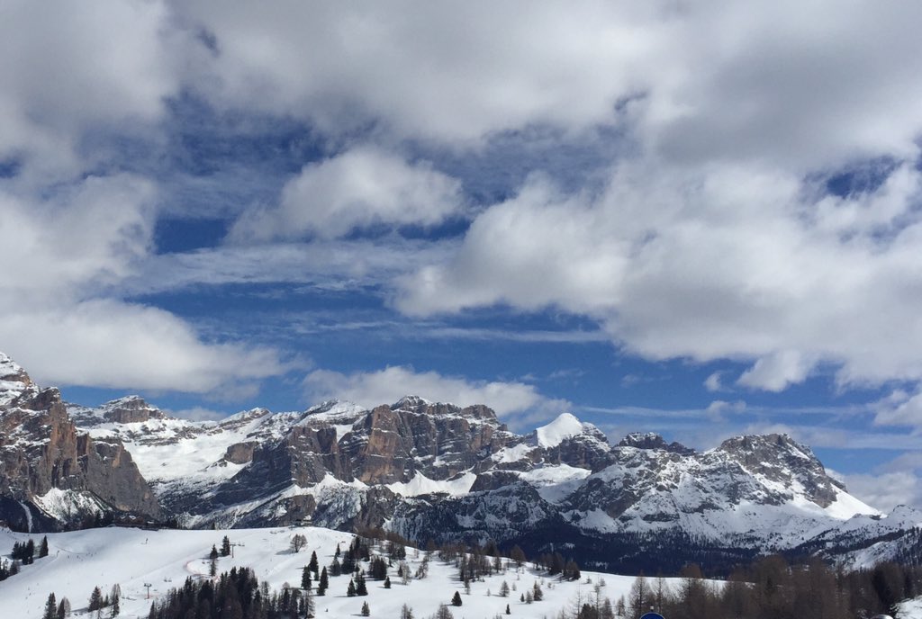 lucatraverso's tweet photo. #ioho20anni quando il cielo è blu!! https://t.co/19lwhrjmax