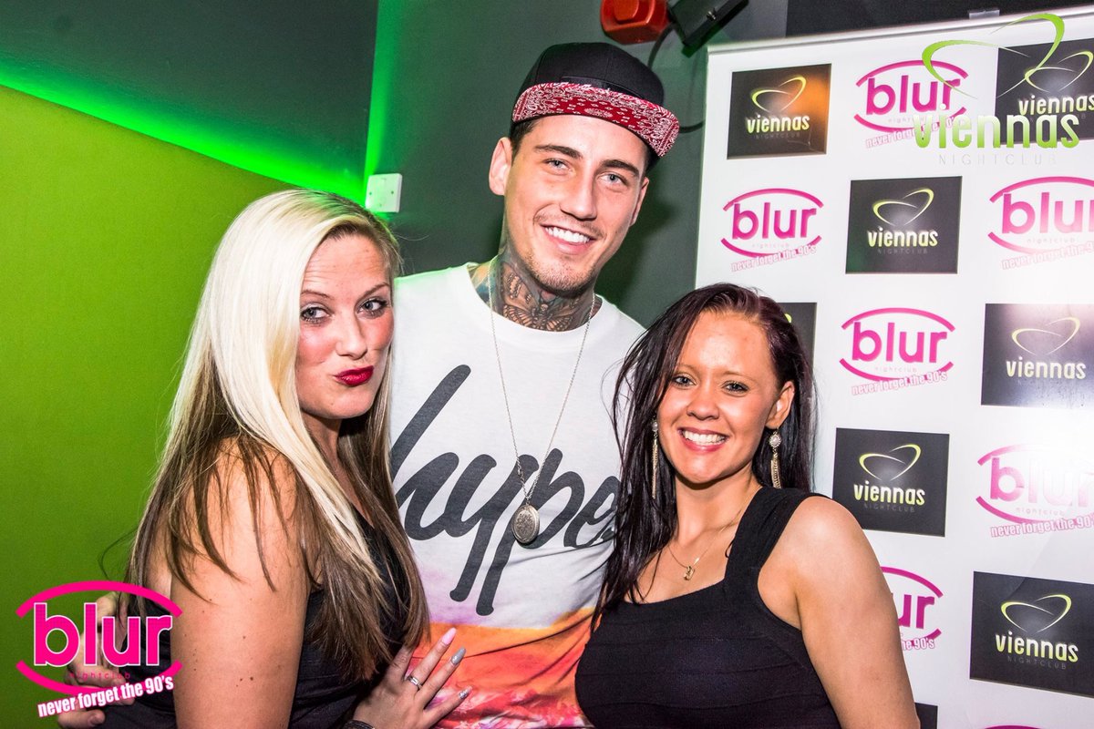 kimstewart245's tweet photo. @JezzaMcConnell me n my girl seeing Jeremy Last night https://t.co/lFafYvfRub