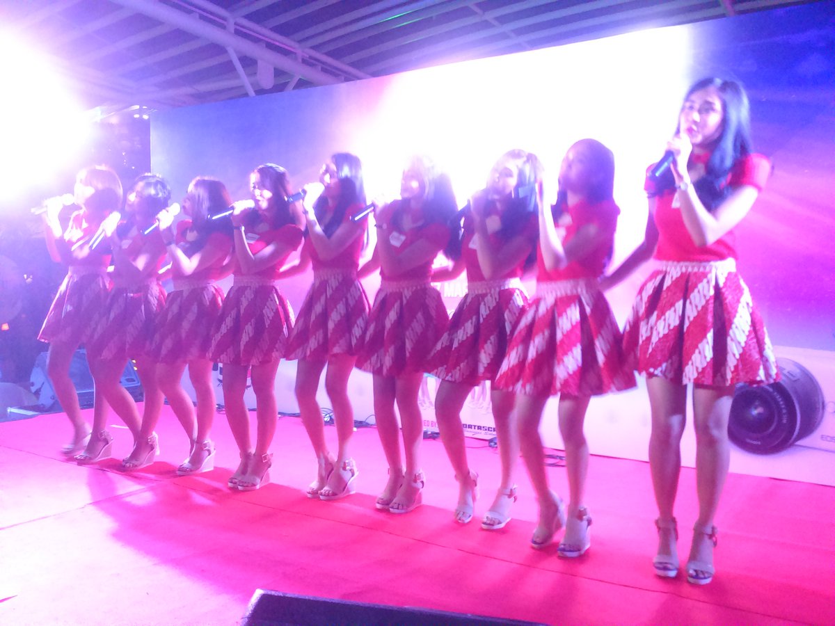 WeCanBeWinners's tweet photo. "Jangan mudah menyerah."
Live at @beachwalk_bali 
@canon_indonesia 
#CanonCherrybelleTourBali https://t.co/jy9XiU8hmz
