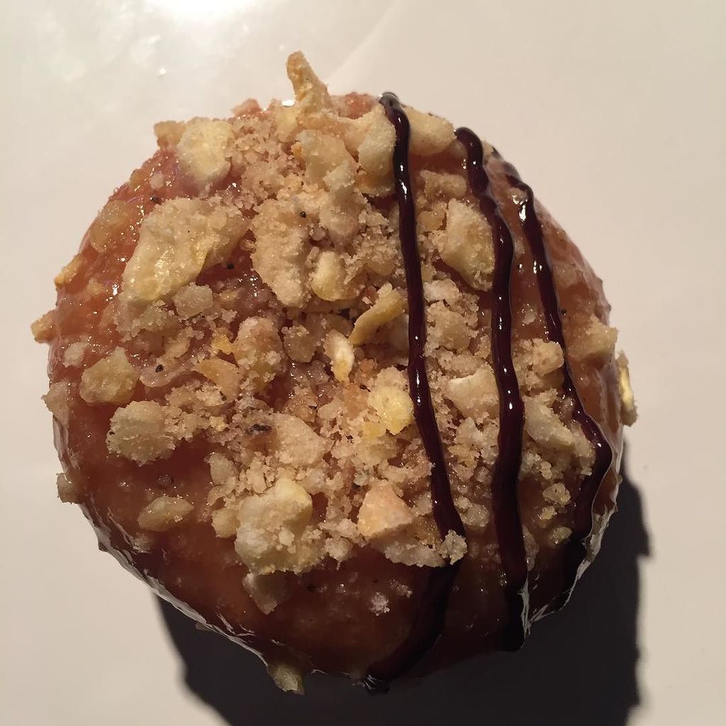 PropagandaDonut's tweet photo. Caramel Banana Chip w/ Chocolate Ganache #gourmetdoughnuts #doughnuts #gourmetdonuts #donuts https://t.co/bYgUIrw1C9
