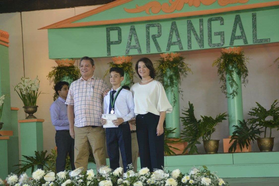 JohnQueen14's tweet photo. #CuteBoysCuteboys #MatthewValderrama  #Hotandsexyingaka #firsthonors #proudparents https://t.co/tQymFYnbYu