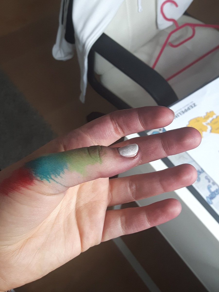 mvrcelina's tweet photo. Hab die Anleitung nicht gelesen....doch schon aber erst danach als die Farbe nicht mehr weg ging....😐👏 https://t.co/m7n4TxF7Qz