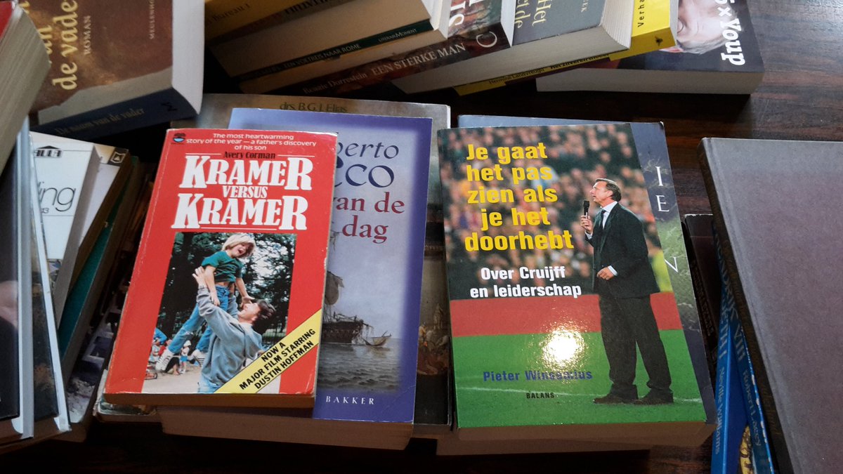 Sorteren voor #Boekenbeurs #Utrecht. Al veel mooie #boeken gekregen. Op 5 mei verkopen we ze voor het goede doel.