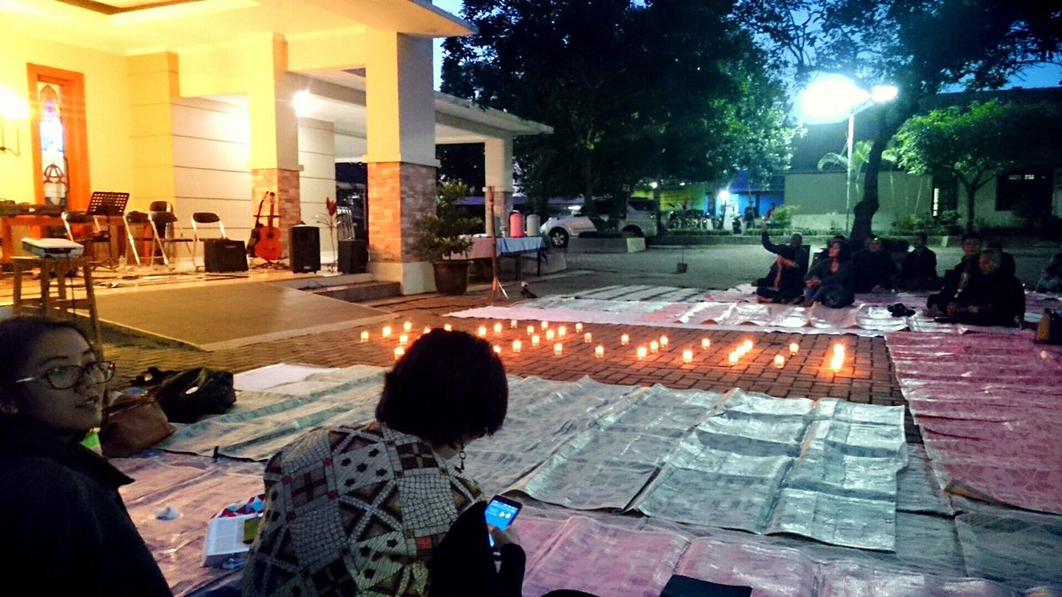 MudaMudiPoge's tweet photo. Selamat sabtu sunyi semua! https://t.co/Z2exAxX9lL