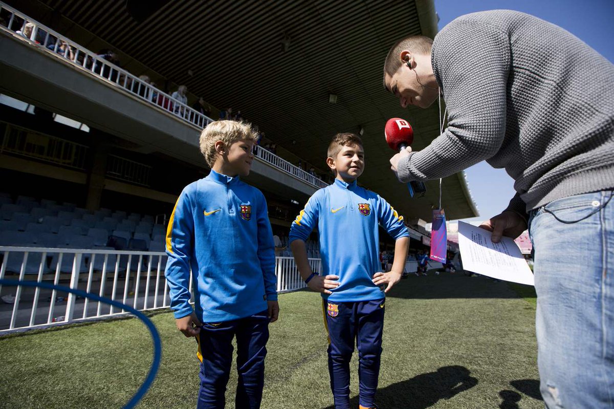 BarcaAcademy's tweet photo. [GALERÍA] La otra cara del V Torneo Internacional #FCBEscola https://t.co/Gqrn54Lxbb https://t.co/eeLbp6J1N3