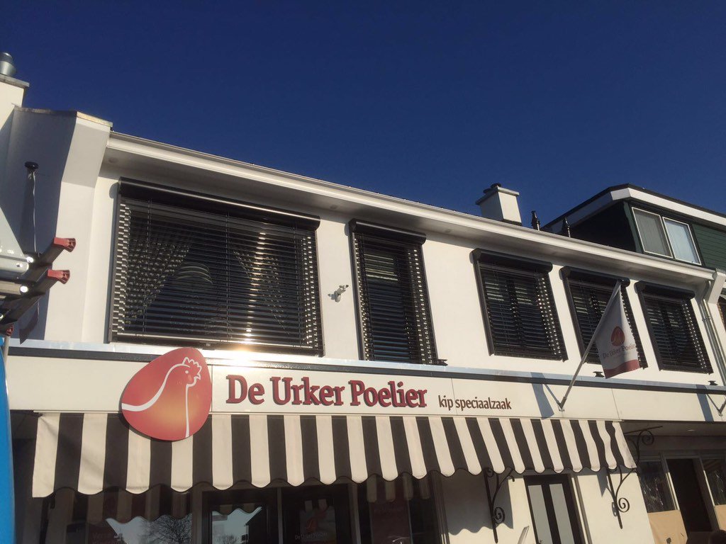 Afgeleverd op #urk , de nieuwste #zonwering trend 2016 . BUITENJALOZIEEN