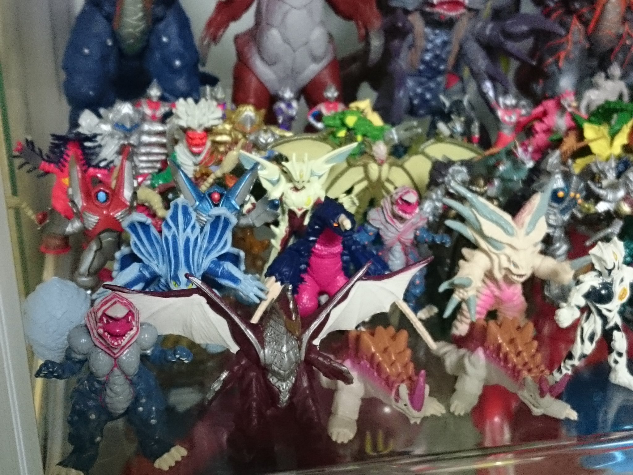 ウルトラマン ティガ 怪獣 ミニフィギュア　手を広げたVer.　マキーナ ウルトラマン ティガ 怪獣 ミニフィギュア 手を広げたVer