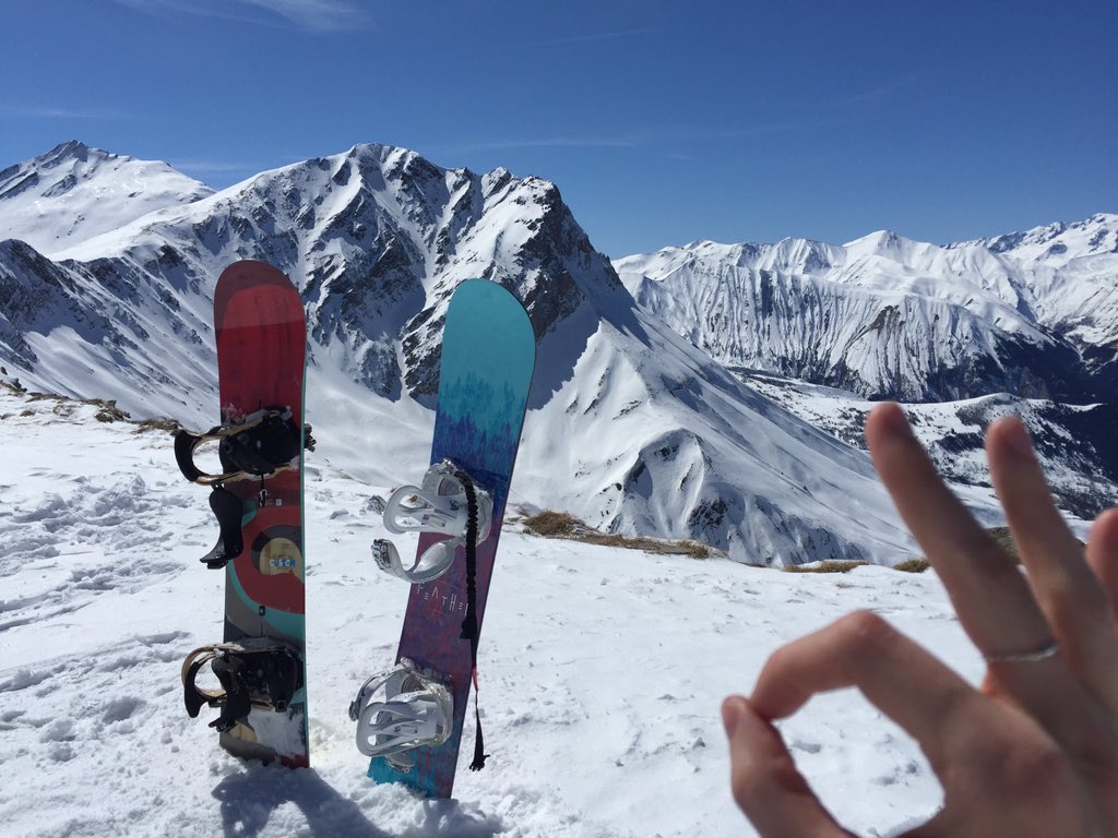 ServicePlanLyon's tweet photo. 40 printemps et toujours aussi cool ! HB @LesKarellis #grandbeau #fiesta #burton https://t.co/LRsE0H6DkJ