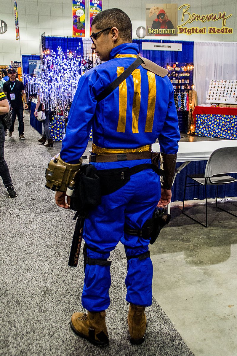 Bencmarq's tweet photo. MOAR AWESUM #Fallout4 #Fallout4Cosplay @WonderCon #TheVaultDweller #TheLoneSurvivor #Valut111 https://t.co/G2th4XxJpW