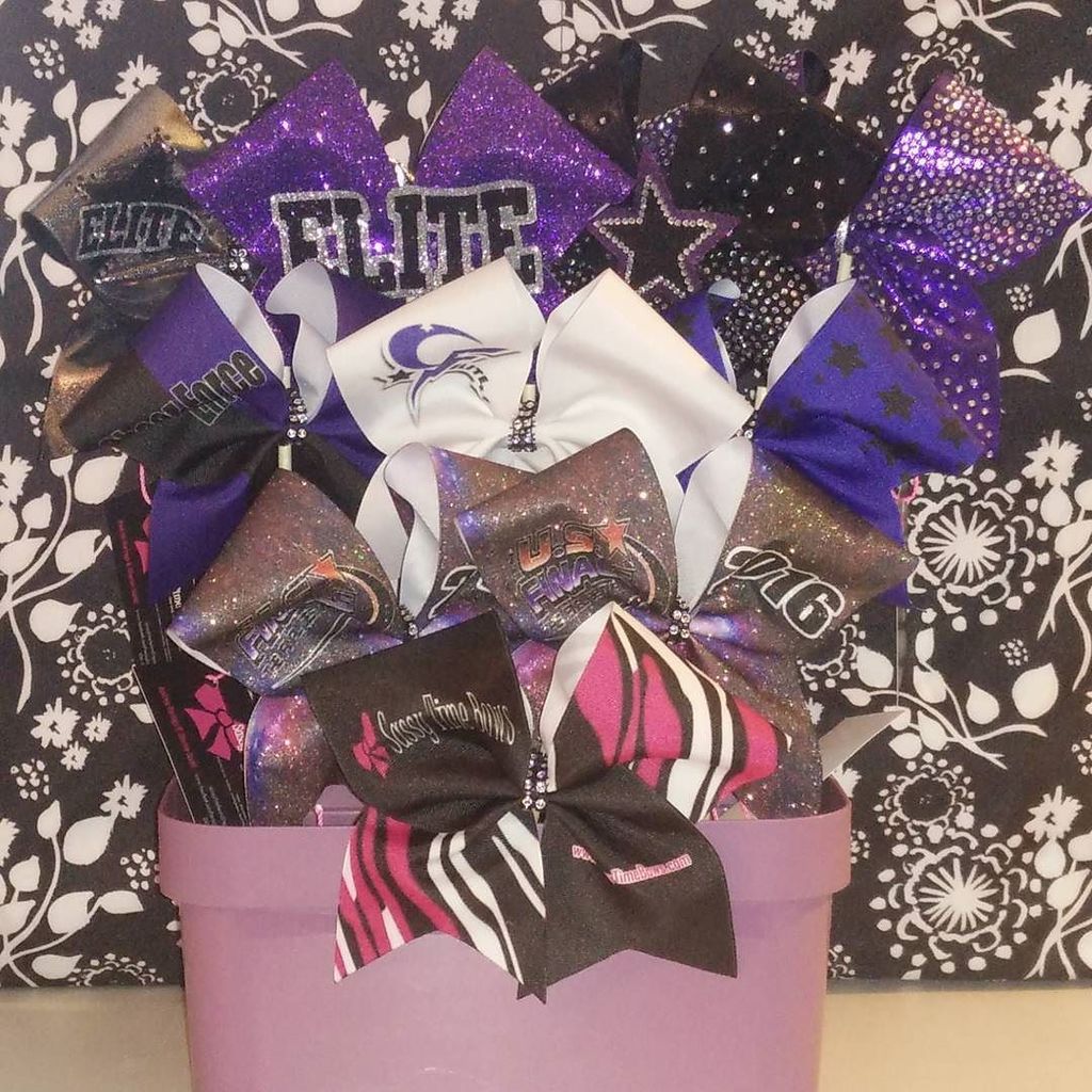 sassytimebows's tweet photo. BOWquet headed to Cheer Force Elite! #bows #cheerbows #cheerleading #bowquet #cfe #cheerf… https://t.co/j1QMsDwgMH https://t.co/8bHw0JGX5S