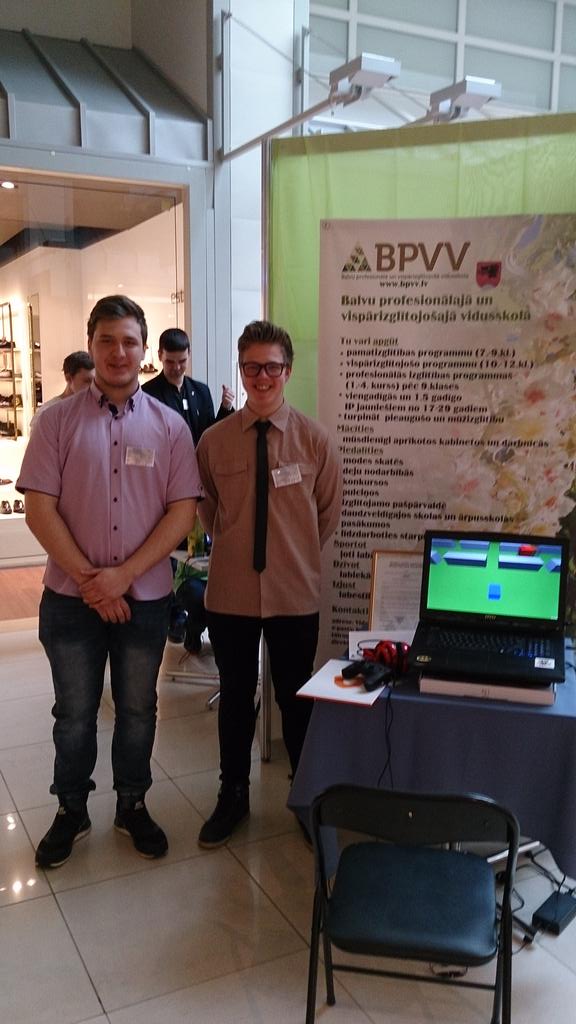 DeathConsoleDe1's tweet photo. Yesterday was awesome! A lot of people played our little prototype and they loved it! Btw- I'm on the right!#gamedev https://t.co/oDWOO28uFI
