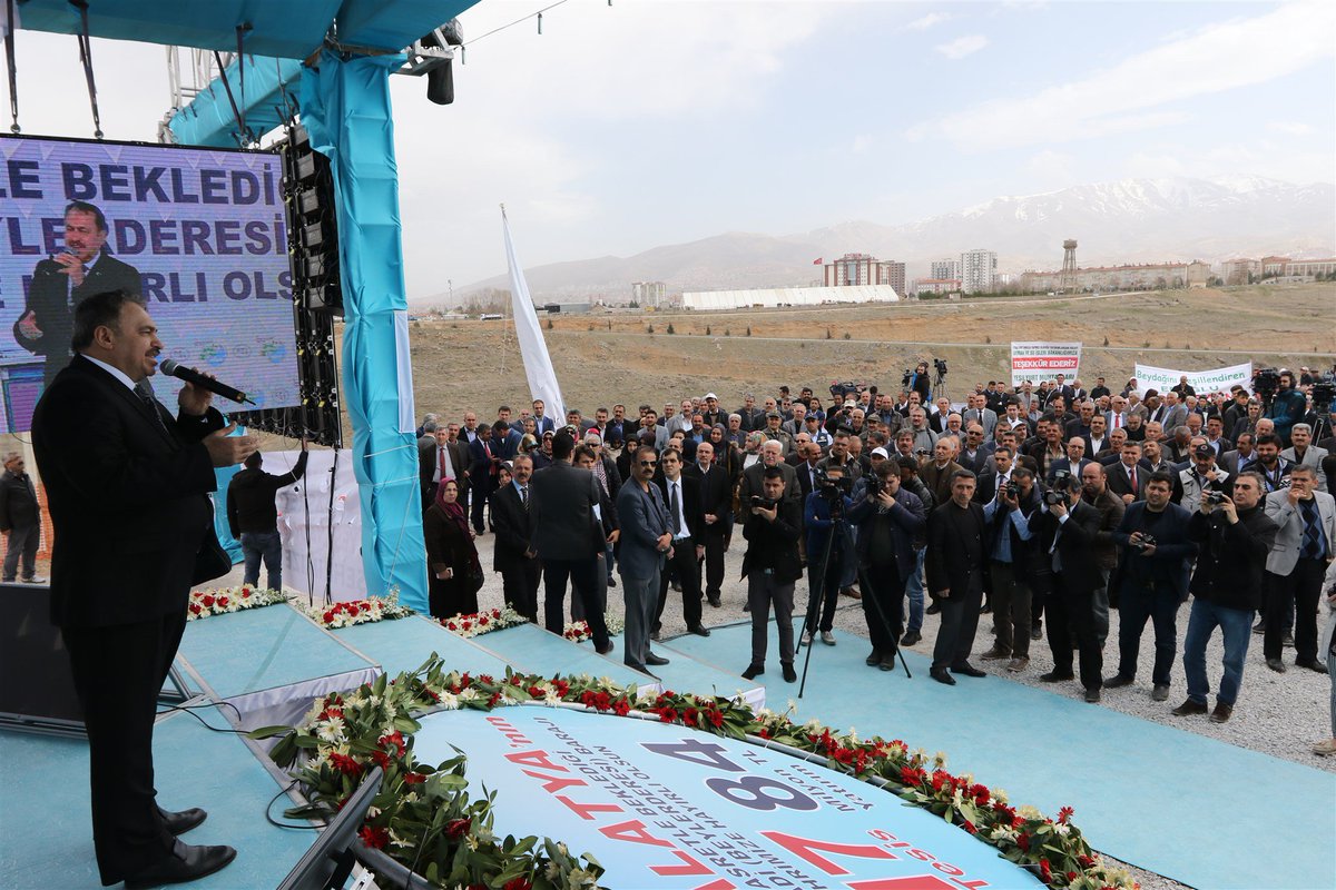 VeyselEroglu's tweet photo. #Malatya'da Yeşilvadi (Beylerderesi) Barajı ve 16 tesisin temel atma ve açılışını gerçekleştirdik.

Hayırlı olsun... https://t.co/wnBhmislAe