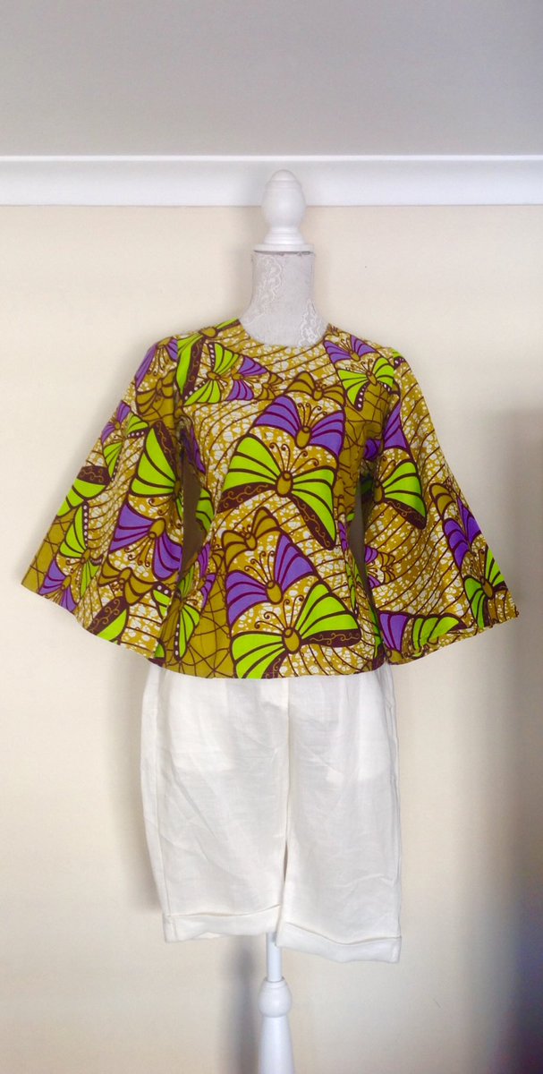 AfroKulcha's tweet photo. Feel good autumn season! Rock this #afrokulcha #widearm top with jeans, skirts or pants. #africanprintlove πβ
π https://t.co/x0t7LOE2uh