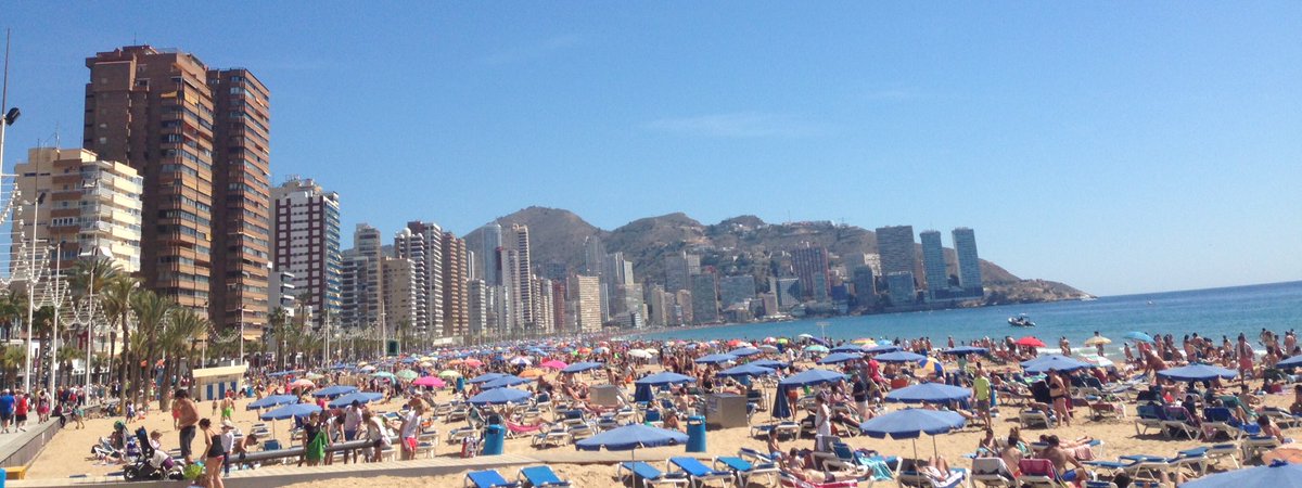 Disfrutando del sábado santo en Benidorm ! Esta noche toca lío en <a href="/TorresSoundFest/">Torres Sound Fest</a> !