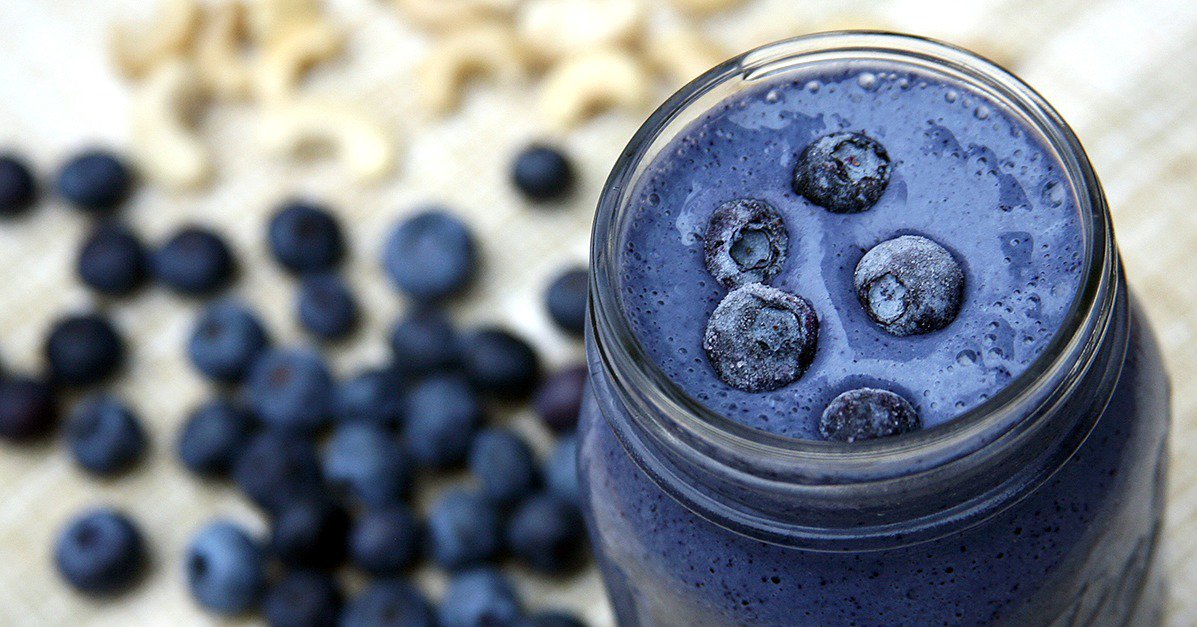 Sip on this vegan blueberry cheesecake smoothie — almost 20 grams of protein popsugar.com/fitness/Bluebe…