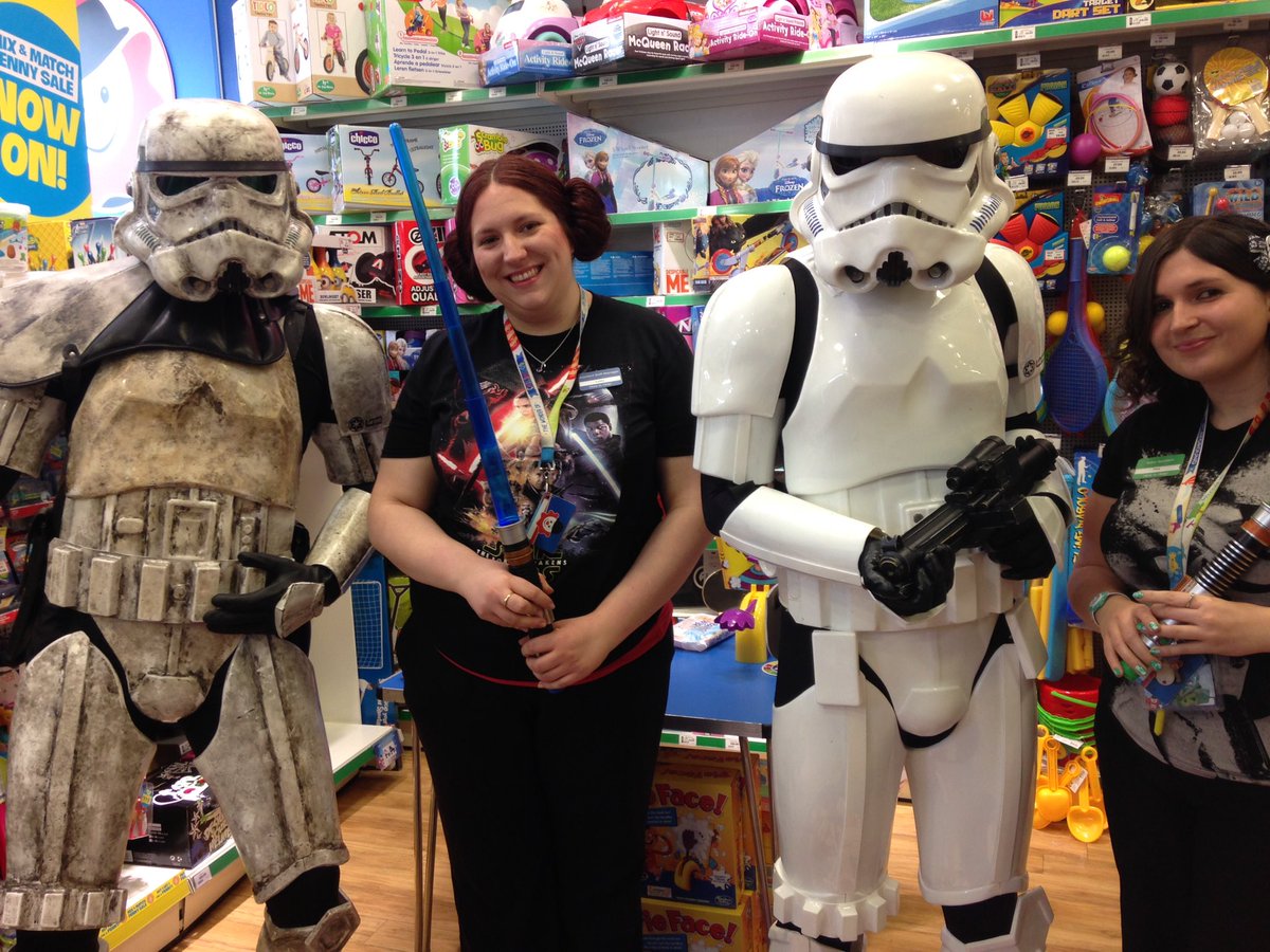 lottykeen1990's tweet photo. We had some visitors for our Star Wars Super Saturday at the IOW Entertainer! @EntTopTeams @keziow @ukgarrison https://t.co/TE88gOb2Xu