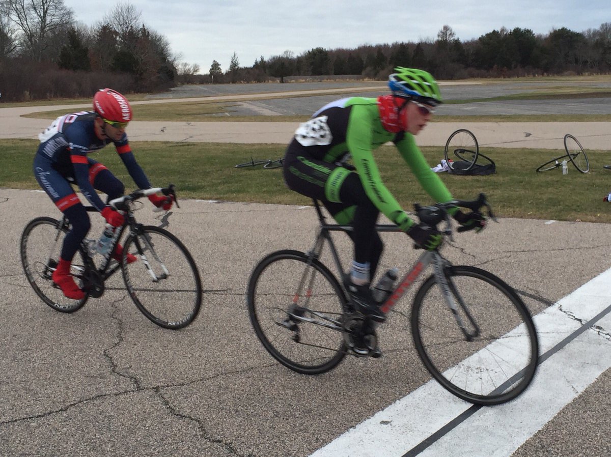 NewEnglandDevo's tweet photo. First $20 prime goes to @Chris_Norvold! Lots of movement halfway thru the cat 4 race. #sunshinecrit https://t.co/sgU14KlAgL
