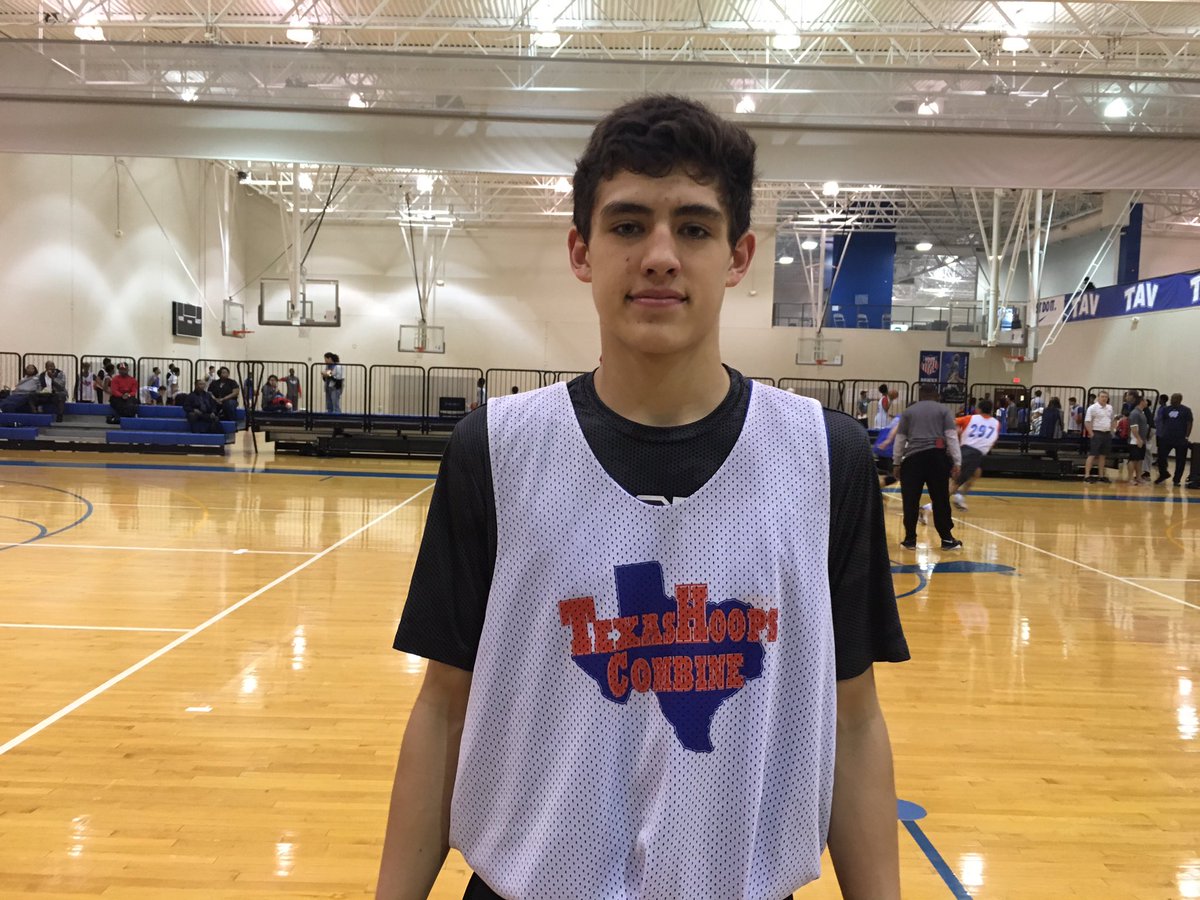 TexasHoopsGASO's tweet photo. 2017 Jeff Gary of Austin High has length and size at the PG position #TexasHoopsRivals #AcademicAllStars https://t.co/LUSmairyuz