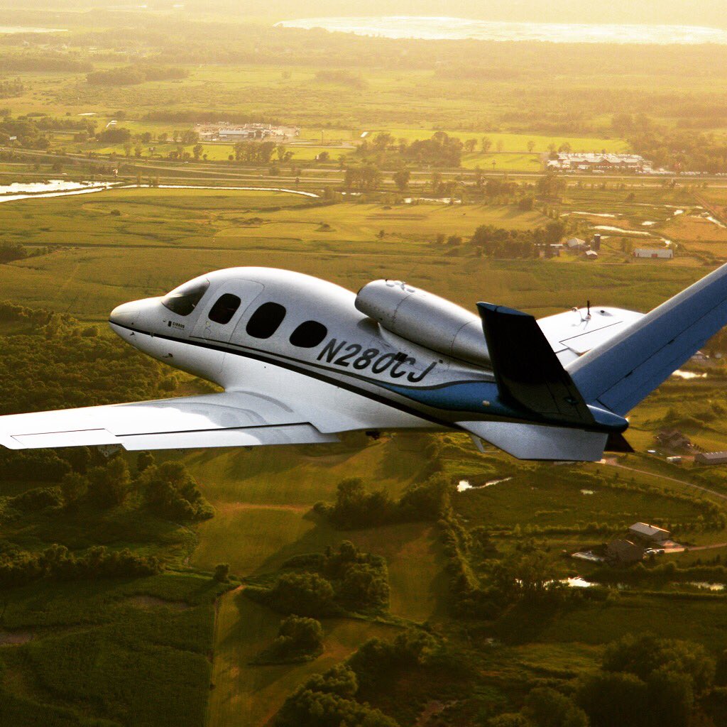 AlexanderHaxton's tweet photo. 😘😘😘 the new @Cirrus_Aircraft #VisionSF50 is stunning! In love! #Aviation #Pilot #Cirrus https://t.co/aevF5Wetcf